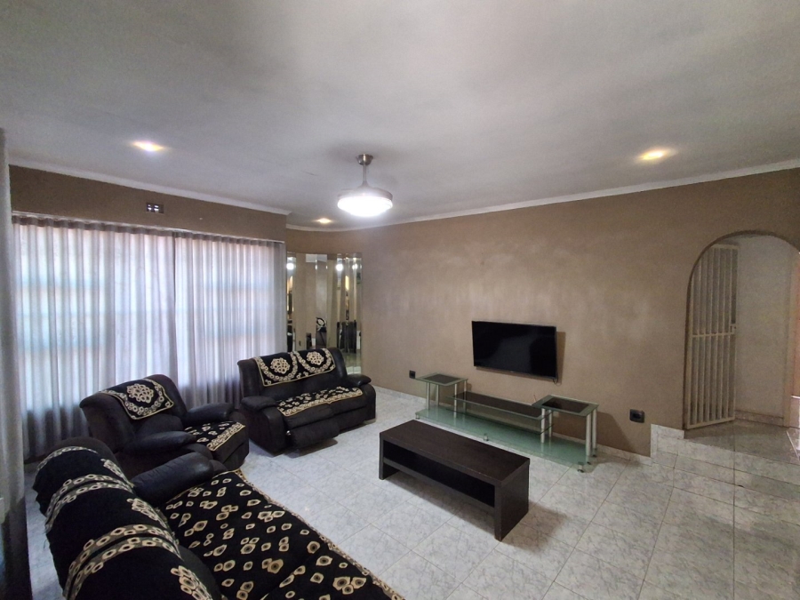 5 Bedroom Property for Sale in Manzil Park North West